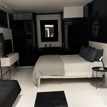 Minimalist Apartment Long Term